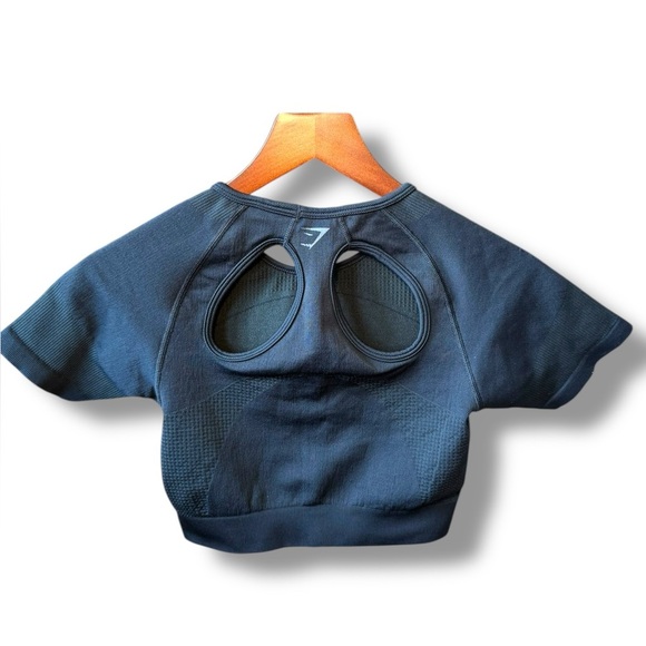 GYMSHARK Ultra Seamless Crop Top Black Women's Short Sleeve Active Sz M EUC - Picture 2 of 7